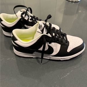 Nike women’s “panda” dunks